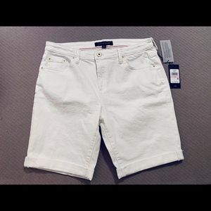 NWT Shorts: Denim, Cuffed, Mid-Rise, 9" Inseam, White, Tommy Hilfiger